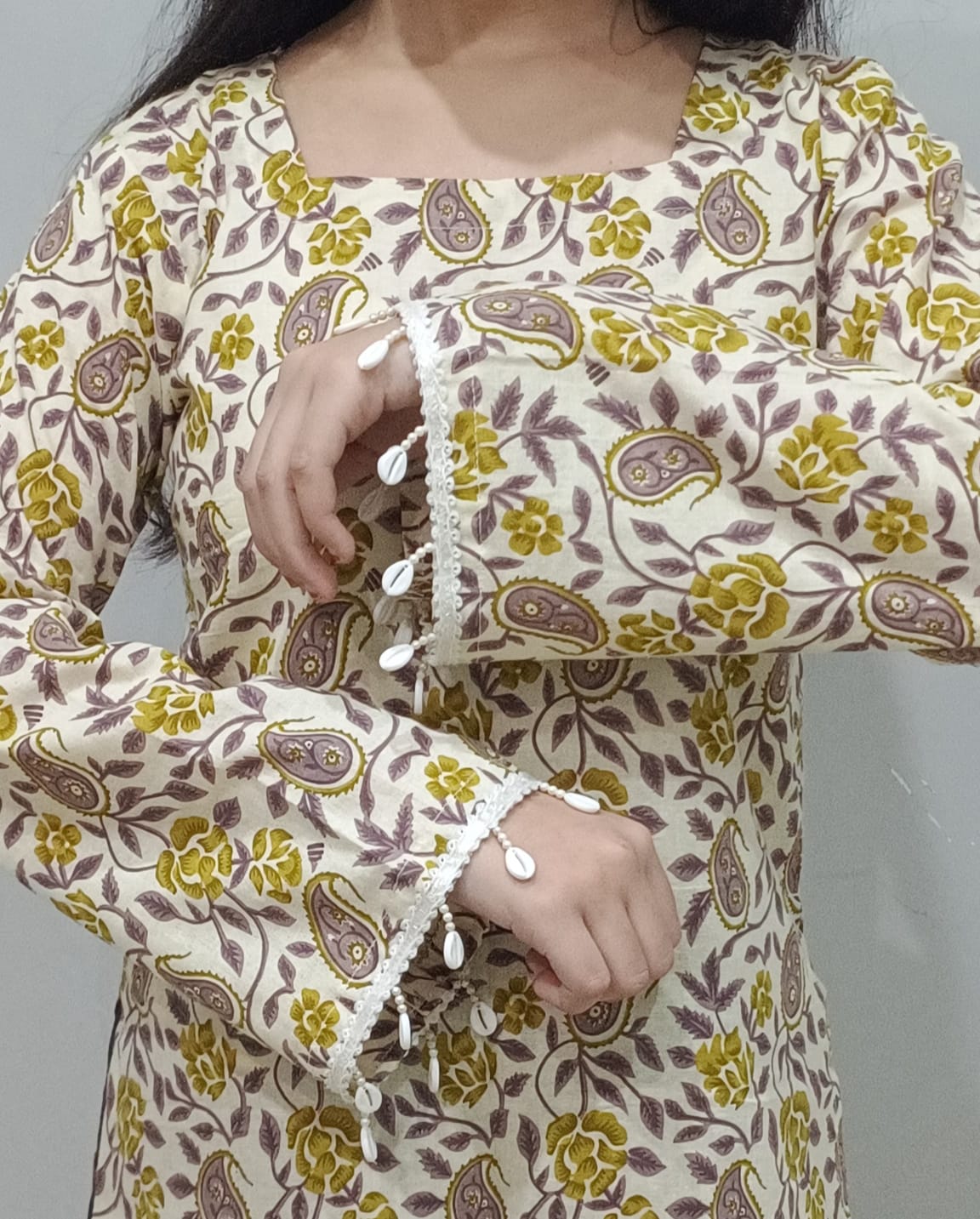 off white short kurti with shell trim finish sleeves